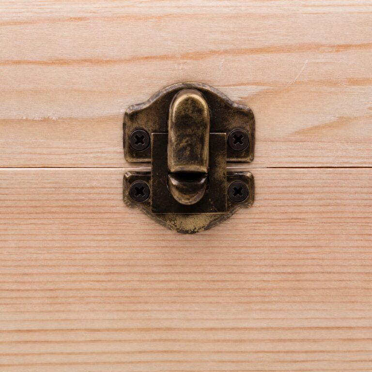 archbox-clasp-detail